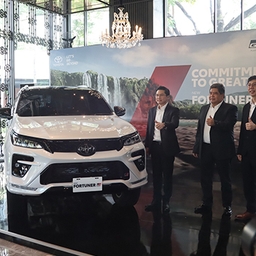 New Fortuner 2.8 GR Sport 4x4 Punya In-Car Wifi Hotspot via Fitur T Intouch