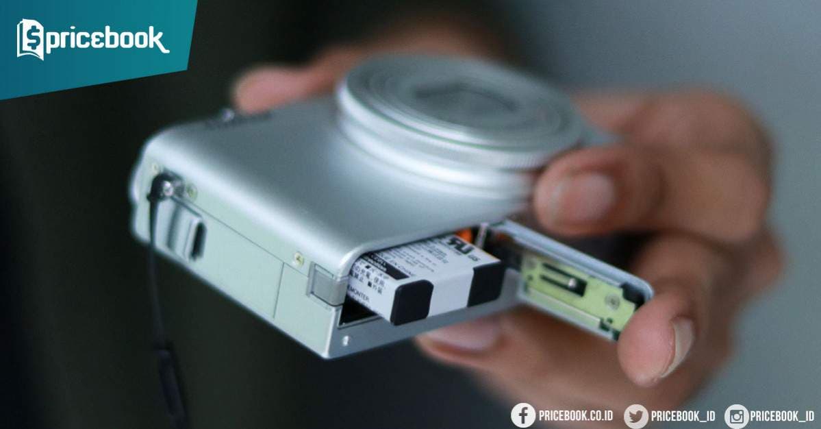 cabut baterai kamera