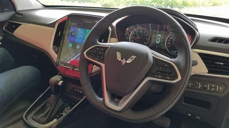 interior wuling almaz