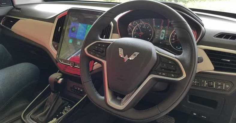 interior wuling almaz