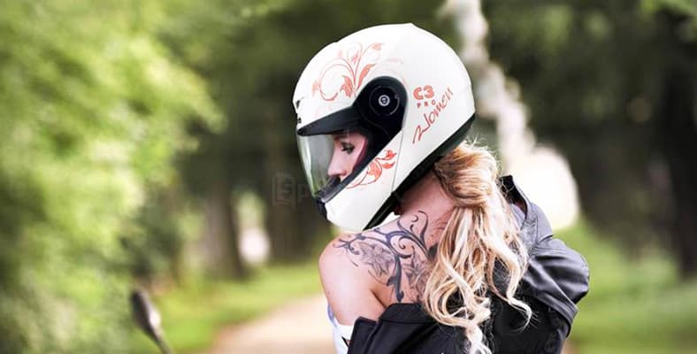 memilih helm sesuai jenis motor