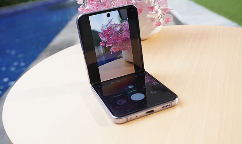 Samsung Galaxy Z Flip4 FlexCam