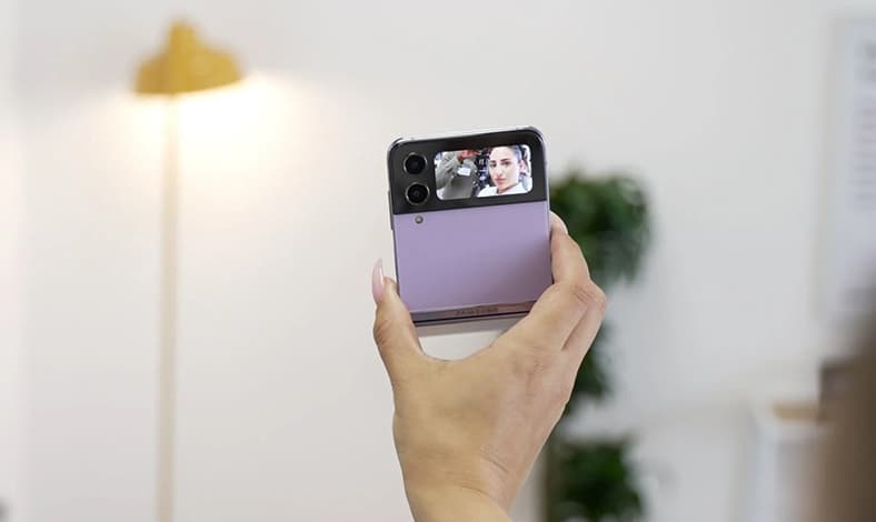 Samsung Galaxy Z Flip4 FlexCam