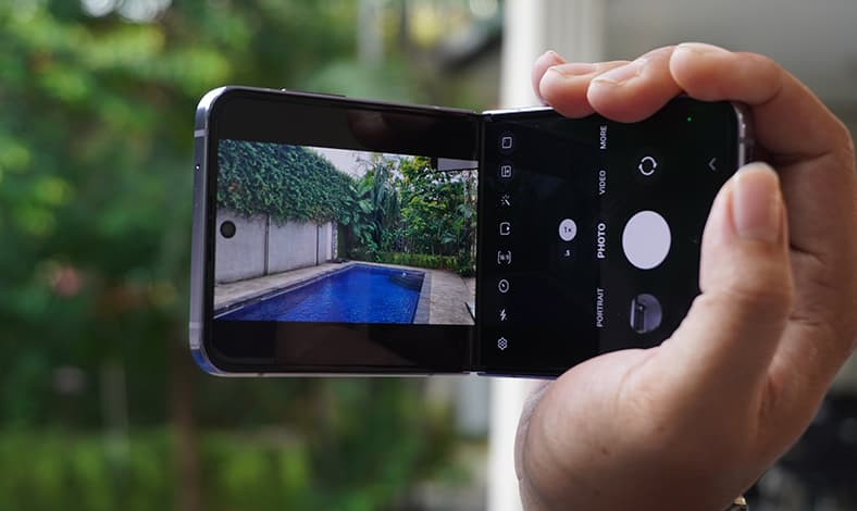 Samsung Galaxy Z Flip4 FlexCam