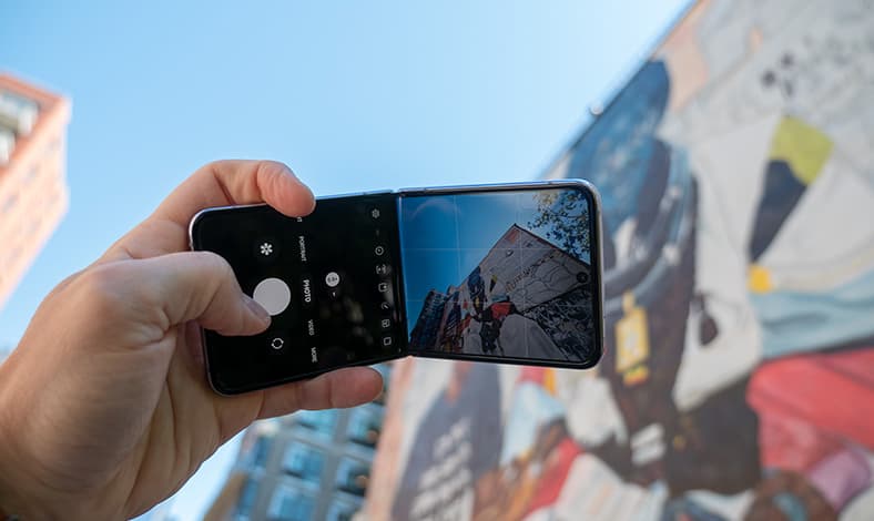 Samsung Galaxy Z Flip4 FlexCam