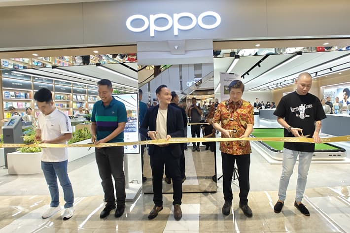 OPPO Hadirkan Experience & Service Store Berkonsep Bandara di Delipark Medan-0