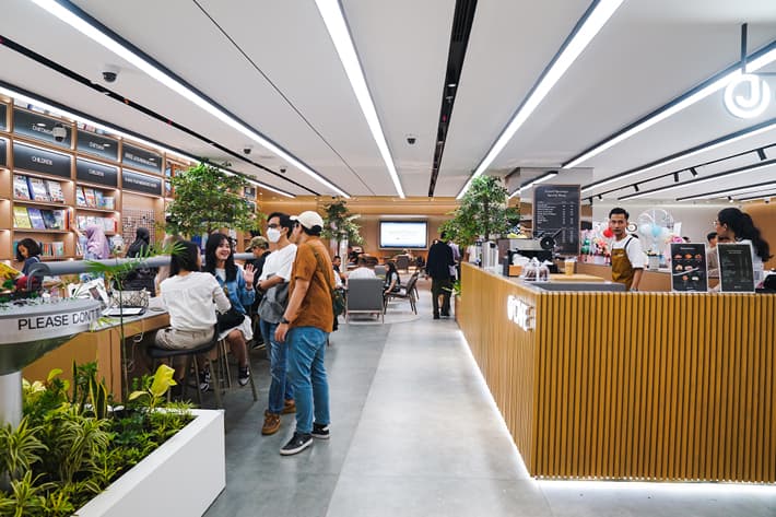 OPPO Hadirkan Experience & Service Store Berkonsep Bandara di Delipark Medan-1