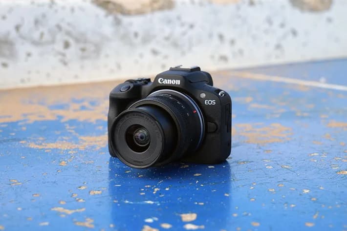 Canon R100