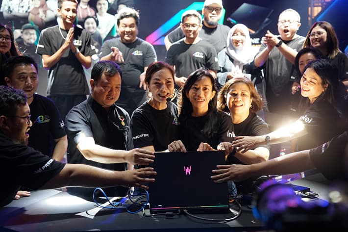 Acer Predator Helios 18 Catat Rekor MURI Live Streaming Non-Stop 40 Jam