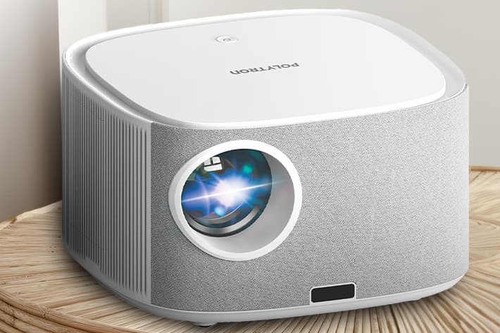 Smart Projector Polytron Ubah Ruang Tamu Jadi Hiburan Keluarga