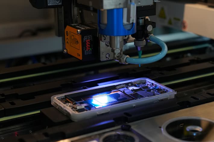 Mengintip Produksi OPPO Find X8 Series, Lewati Quality Control Ketat