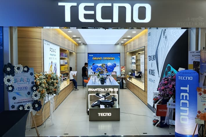 Tecno Resmikan Experience Store Pertama di Surabaya