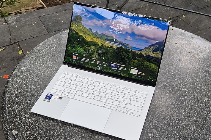 ASUS Zenbook S14 OLED (UX5406SA)