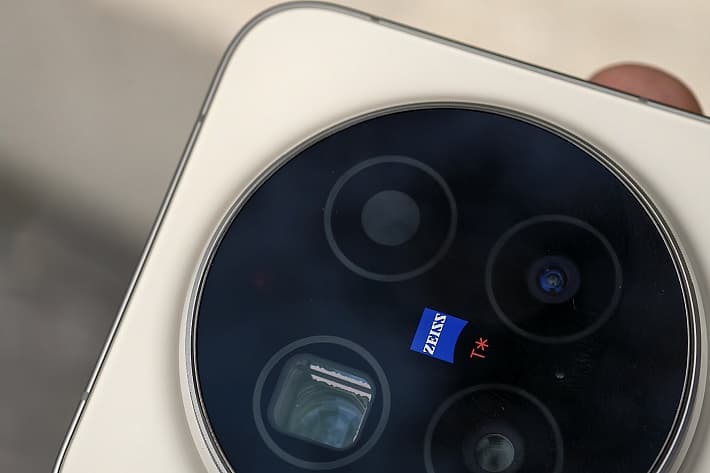 vivo X300 Series Resmi Hadir dengan ZEISS 200MP, Dual Sensor, Sampai AI Terkini-1