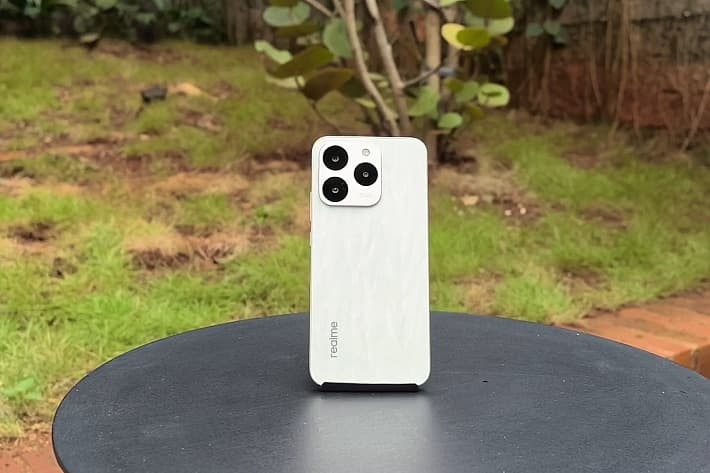 review realme 15T 5G, hp mirip iphone baterai besar